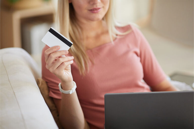 Κάρτα Revolut για καθημερινές αγορές, online πληρωμές και ταξίδια