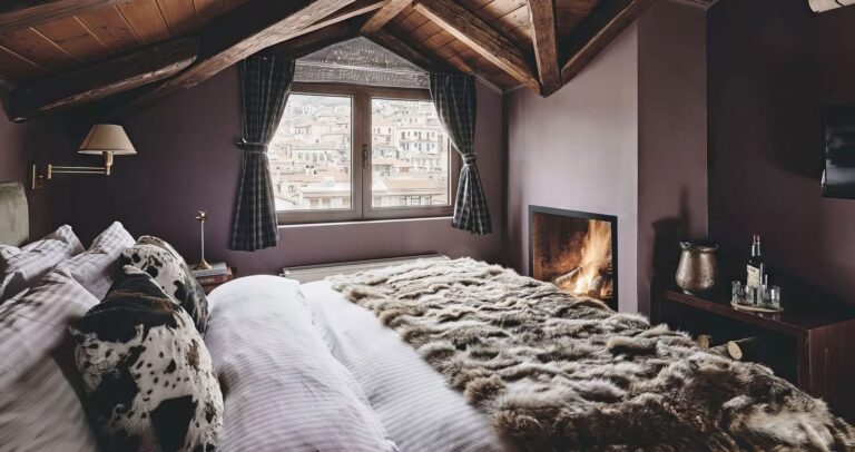 Mons Arachova - Αράχωβα ✦ 2 Ημέρες (1 Διανυκτέρευση) ✦ 2 άτομα + 1 παιδί έως 1 έτους ✦ 1 ✦ έως 31/12/2026 ✦ Στο Κέντρο της Αράχωβας!