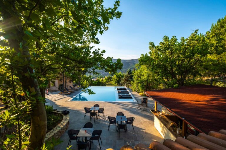 Finday Hotel - Καλάβρυτα ✦ 2 Ημέρες (1 Διανυκτέρευση) ✦ 2 άτομα ✦ 2 ✦ έως 31/08/2026 ✦ Υπέροχη Τοποθεσία!