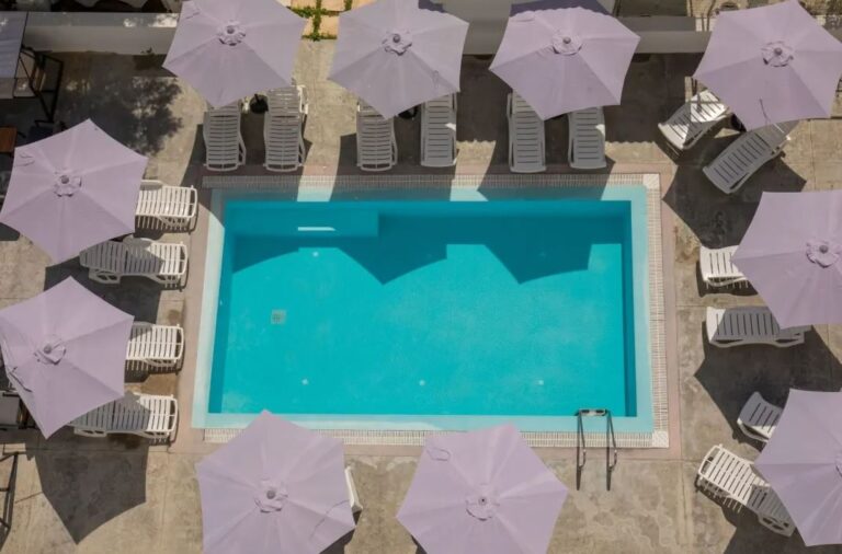 4* Evita Blue Hotel - Ξυλόκαστρο ✦ -30% ✦ 2 Ημέρες (1 Διανυκτέρευση) ✦ 2 άτομα + 1 παιδί έως 12 ετών ✦ 27 ✦ 02/06/2026 έως 30/06/2026 και 26/08/2026 έως 15/09/2026 ✦ Δωρεάν ξαπλώστρες στην πισίνα!