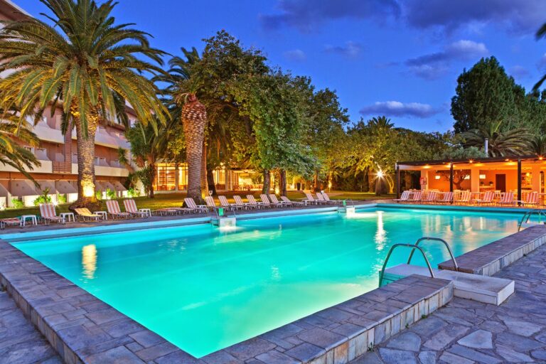 4* Long Beach Resort Hotel - Αίγιο ✦ -30% ✦ 4 Ημέρες (3 Διανυκτερεύσεις) ✦ 2 άτομα + 1 παιδί έως 3 ετών ✦ 12 ✦ 17/07/2026 έως 24/07/2026 ✦ Επιπλέον 1 Διανυκτέρευση ΔΩΡΟ και ΕΠΙΠΛΕΟΝ κέρδος έως 20% σε Go For More πόντους!Παιδική απασχόληση!Μπροστά στην παραλία!
