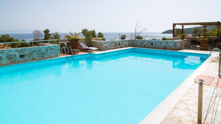 Vathi Hotel - Γύθειο ✦ 3 Ημέρες (2 Διανυκτερεύσεις) ✦ 2 άτομα + 1 παιδί έως 3 ετών ✦ 1 ✦ 29/05/2026 έως 14/09/2026 ✦ Δίπλα στην Θάλασσα!