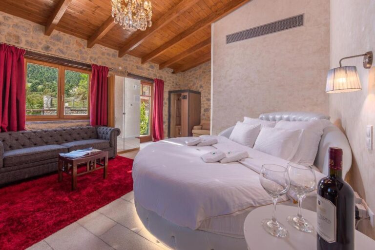 5* ViP Chalet 4 Season - Αράχωβα ✦ 2 Ημέρες (1 Διανυκτέρευση) ✦ 2 άτομα + 1 παιδί έως 1 έτους ✦ 1 ✦ έως 08/01/2027 ✦ Κοντά στο χιονοδρομικό κέντρο!
